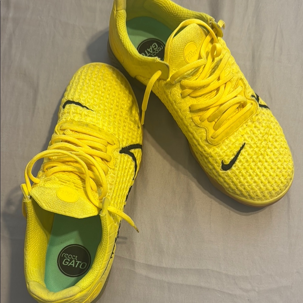 Men’s Nike Reactgato indoor soccer shoes size 8